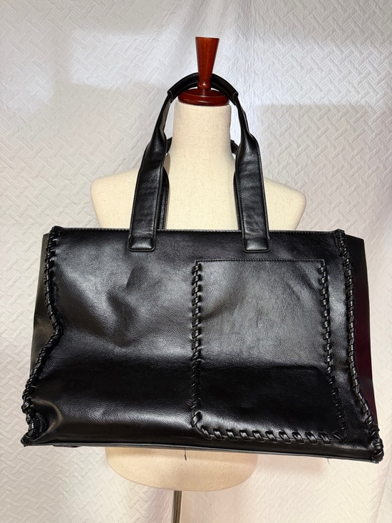 BCBGMaxAzria Handbags - BCBGMaxAzria Black Leather Whipstitch Accent Tote